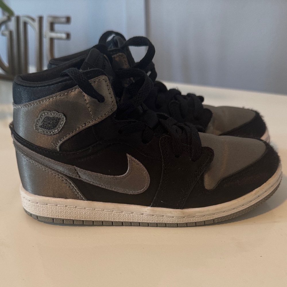 Jordan 1 Kids Satin Black and Gray High-Top Sneakers - 10C